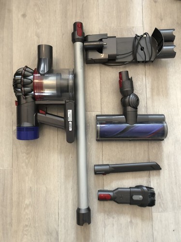 Aspirateur DYSON sans fil DYSON à balai V8 absolute  