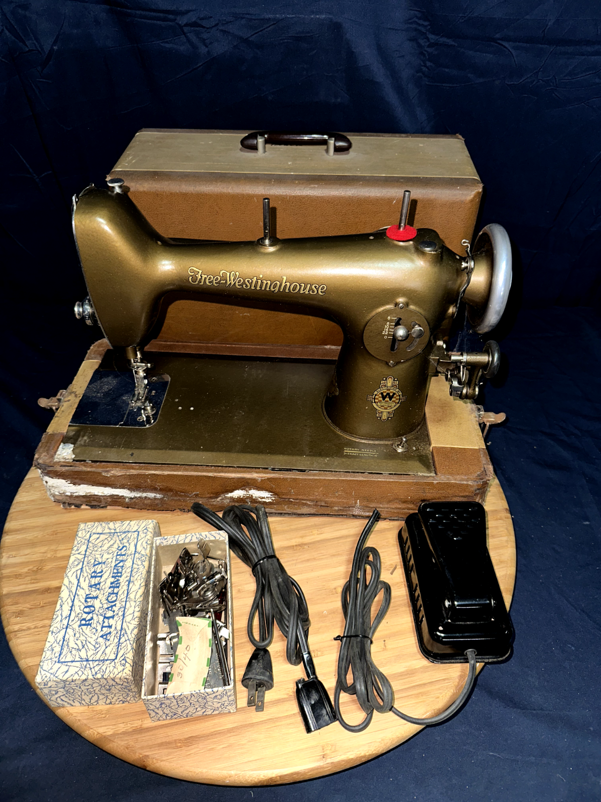 藤田喬平「流動・生」1960年代初頭(供箱) 藤田喬平「流動・生」1960年代初頭(供箱) 藤田喬平 - 国立工芸館