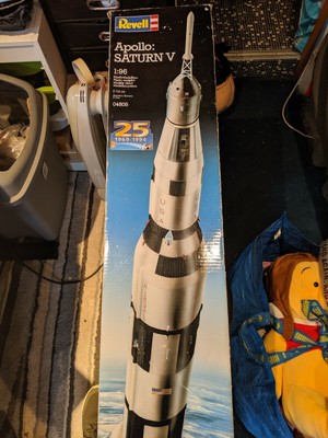 Revell Apollo Saturn V 1:96 04805. 114cm When Built.