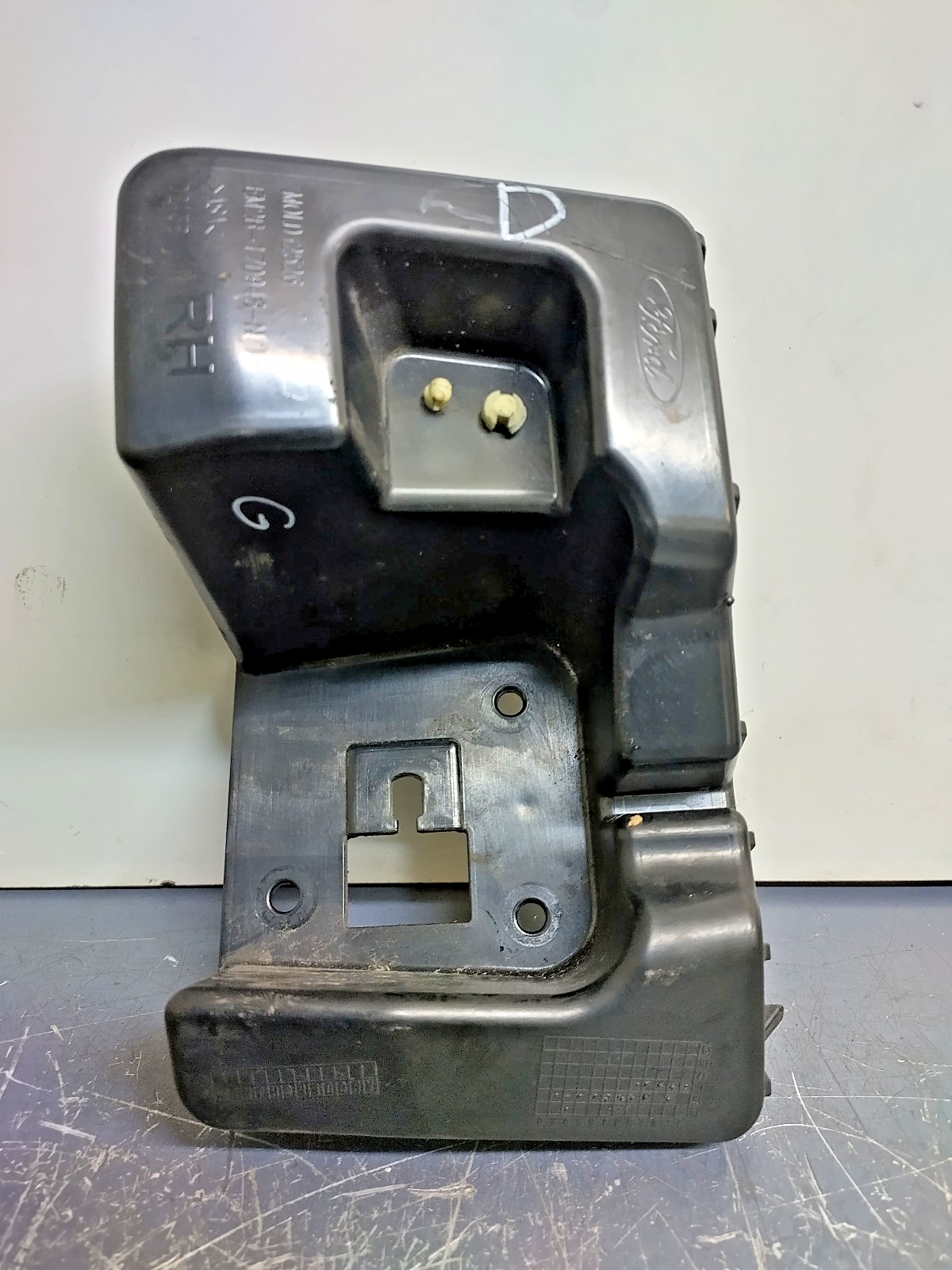 2017 FORD Galaxy REAR RIGHT DRIVER BUMPER BRACKET EM2B-17D948-N