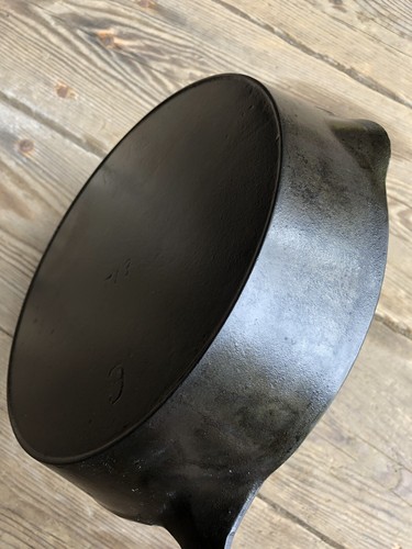 PRE GRISWOLD ERIE 9 3RD SERIES PN 713 CAST IRON SKILLET!CLEANED AND RE-SEASONED