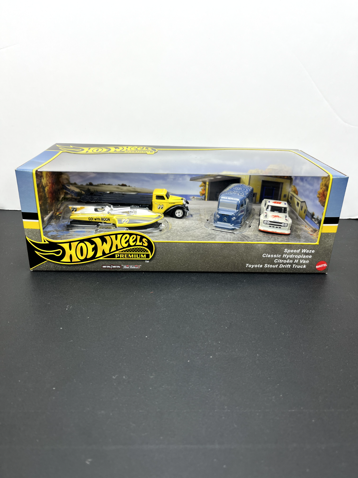 Hot Wheels 2024 Premium Motorhead Madness Diorama Toyota Stout