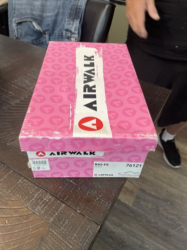 White Airwalk  Rio FS  size 2 1/2 UNISEX New