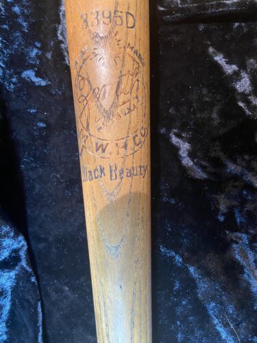 Antique/vintage Zenith Black Beauty Baseball Bat. 34 Inch, 39 Ounce, Early Knob.