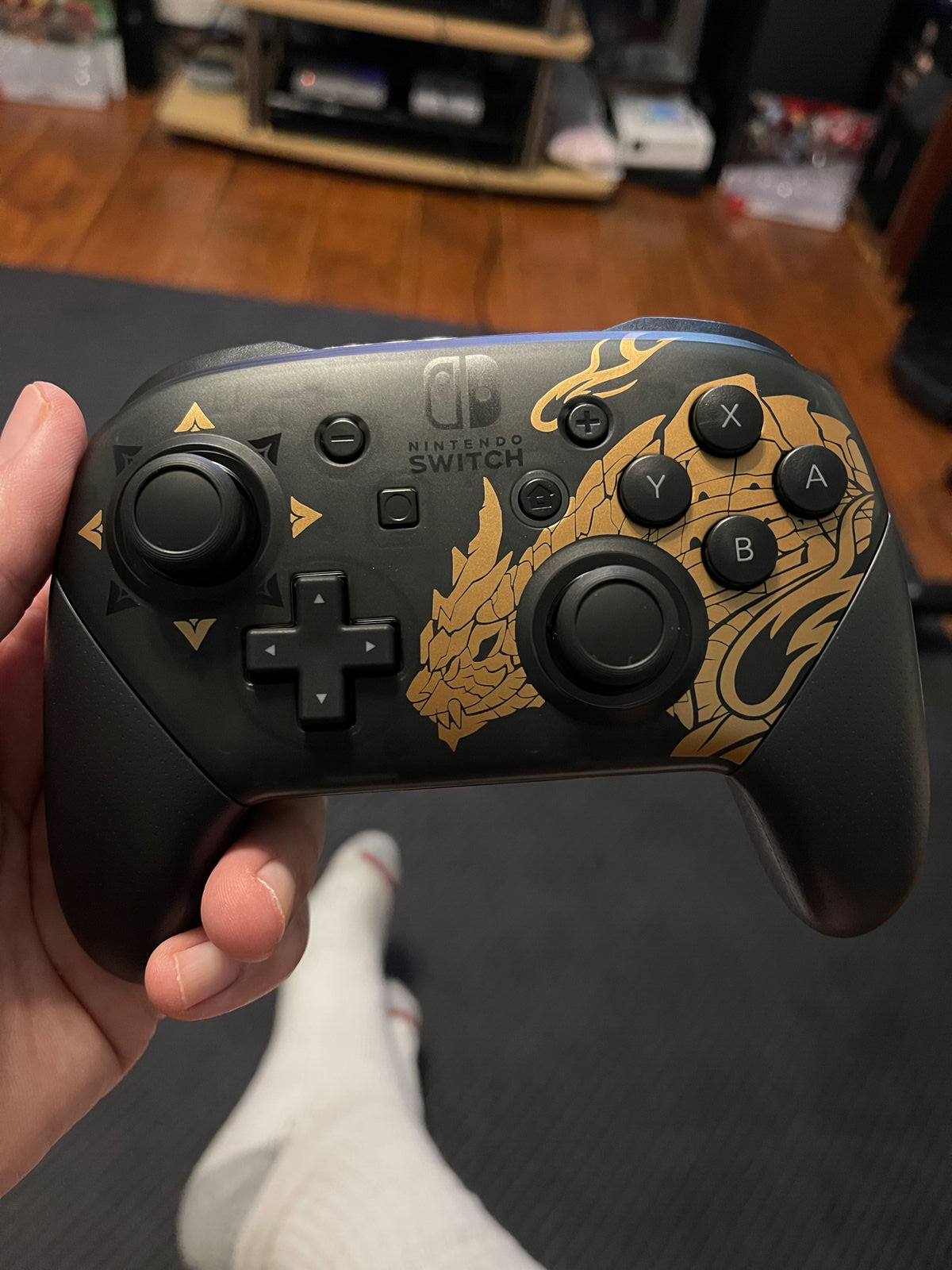 Nintendo Switch Pro Controller - Monster Hunter Rise Edition Gris/Dorado -  HACAFSSKN