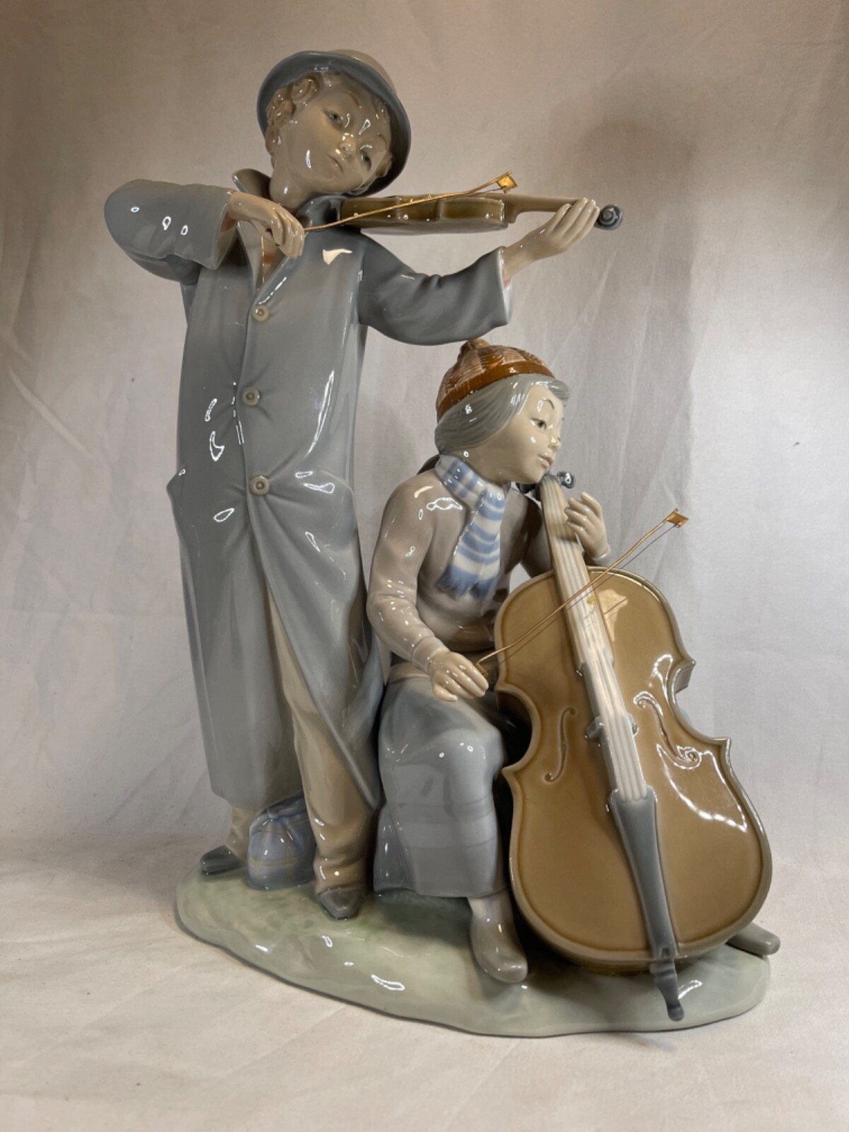 LLADRO NAO FIGURINE STREET MUSICIANS 684 (DETACHED VIOLIN