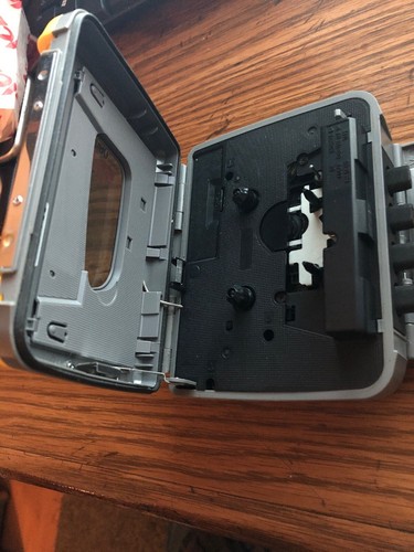 Vintage Sony Sports Walkman FM/AM Radio Cassette Player Yellow WM-FS191 Works