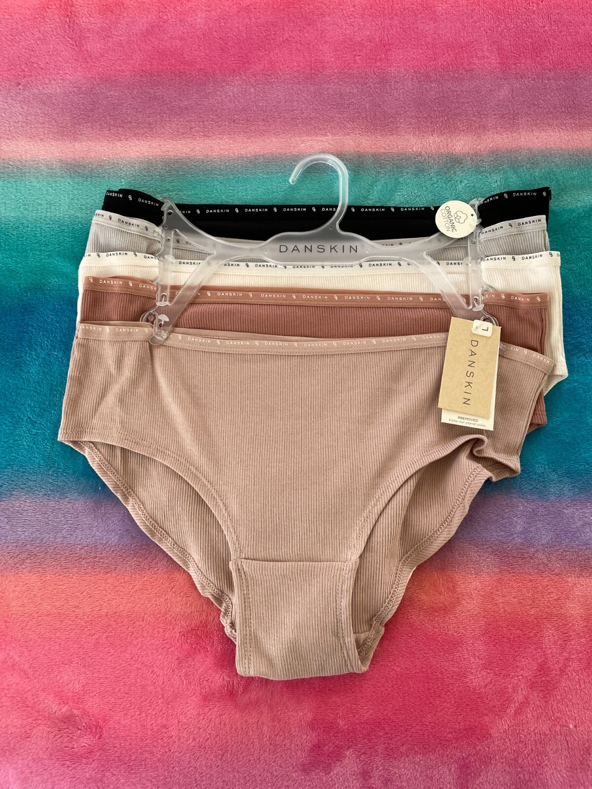 Pantiesdagi yoyilgan oyoqlarning fotosurati