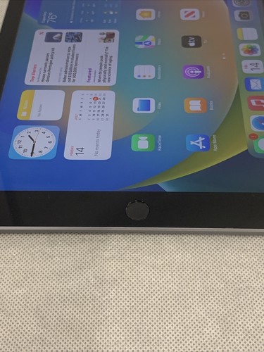 Apple iPad 6th Gen. 128GB, Wi-Fi, 9.7in - Space Gray