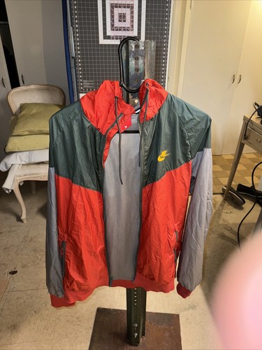 Nike ウィンドブレーカー レッド/グレー　RUNNING JACKET Nike Sportswear Windrunner Windbreaker Jacket Gray Red Nylon