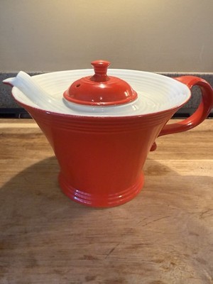 Vintage  HALL CHINA “Melody” 1404 Teapot.  Red & White. 6 cup.