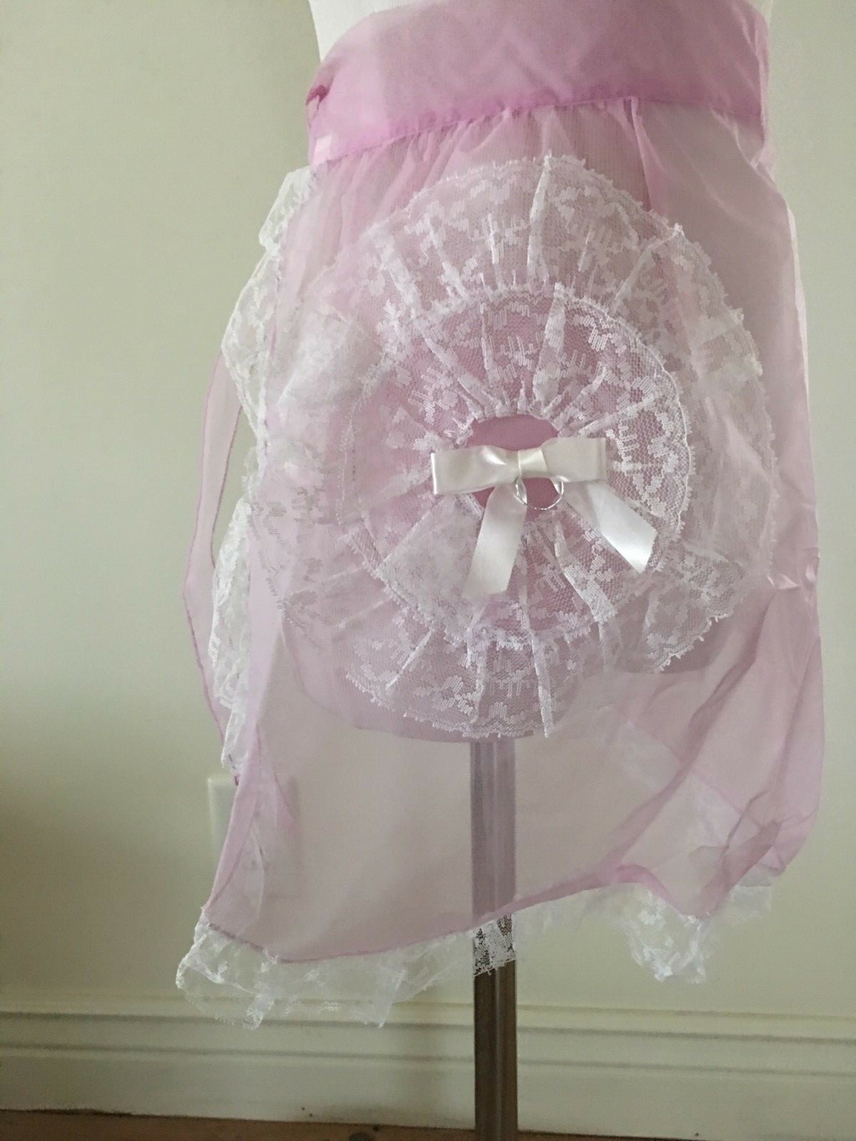 Vintage Mid Century Pink Sheer Half Apron White Lace Trim Pocket Ring Accent