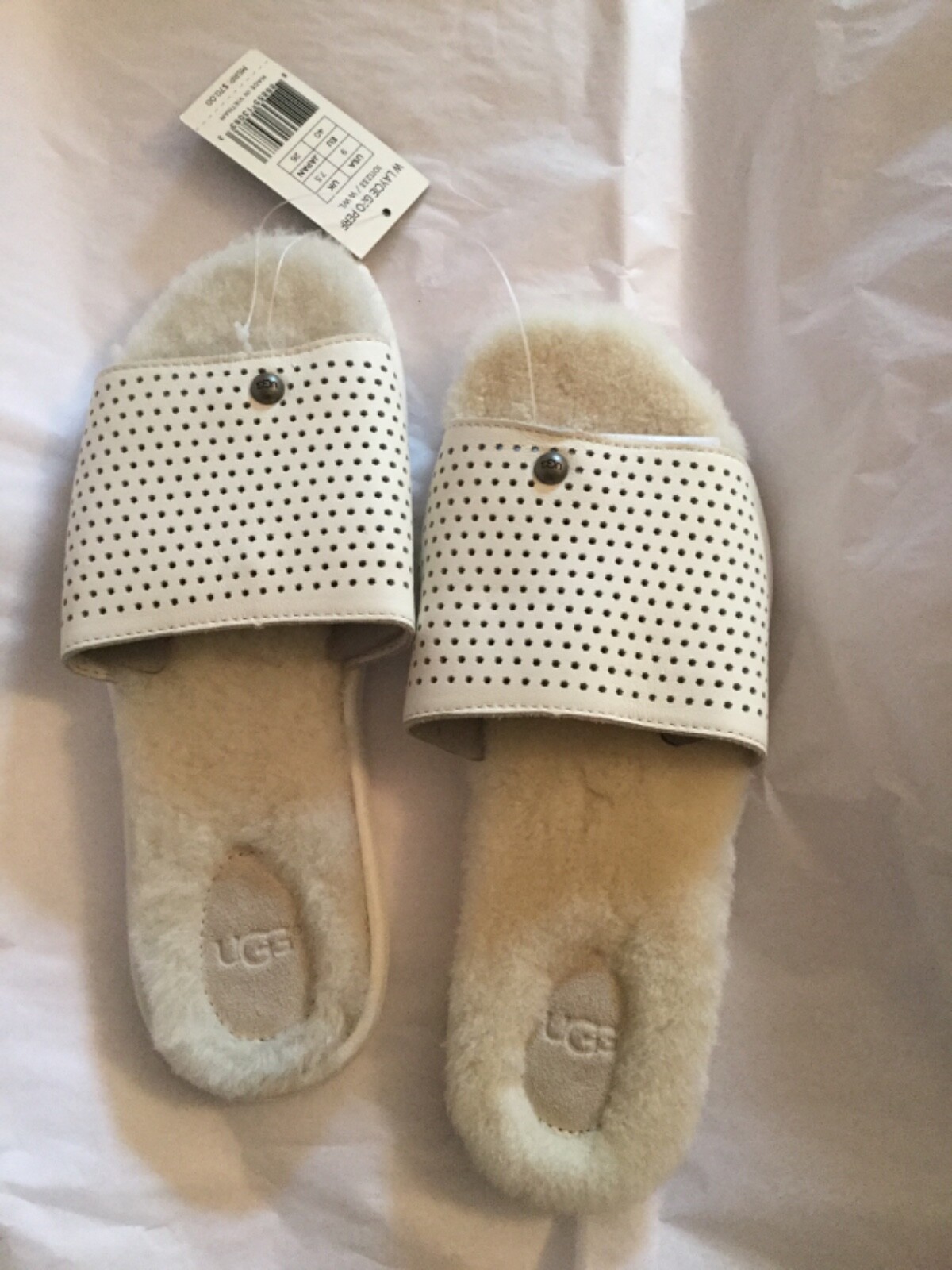 UGG Ｗ　LAYCIE GEO PERF NEW UGG Women's Laycie Off-White Geo Perforated Slides - 9