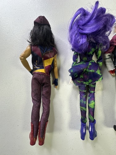 Descendants Isle of the Lost Collection, Includes 4 Pack of Dolls Carlos