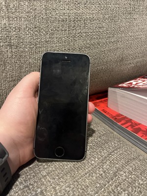 iPhone５S Apple iPhone 5s-16GB-Space Grey (Unlocked) A1457 (GSM) for