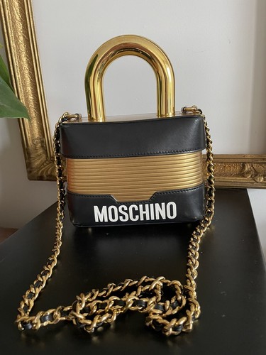 MOSCHINO ウエストバッグ 黒 金色 送料込み 匿名配送 9997_2.jpg