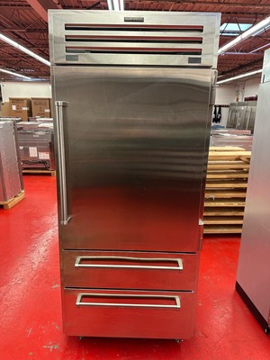 36  Subzero Pro Refrigerator Freezer PRO3650RH (New Showroom 2022 Model)