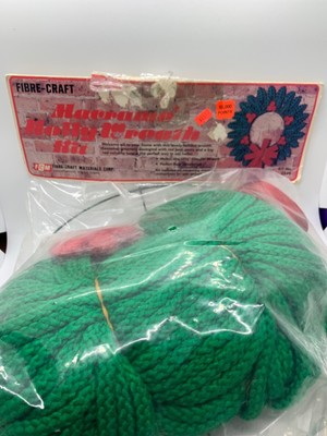 Vintage Fibre-Craft Macramè Holly Wreath Kit NOS 1981 17.5  2549 NEW