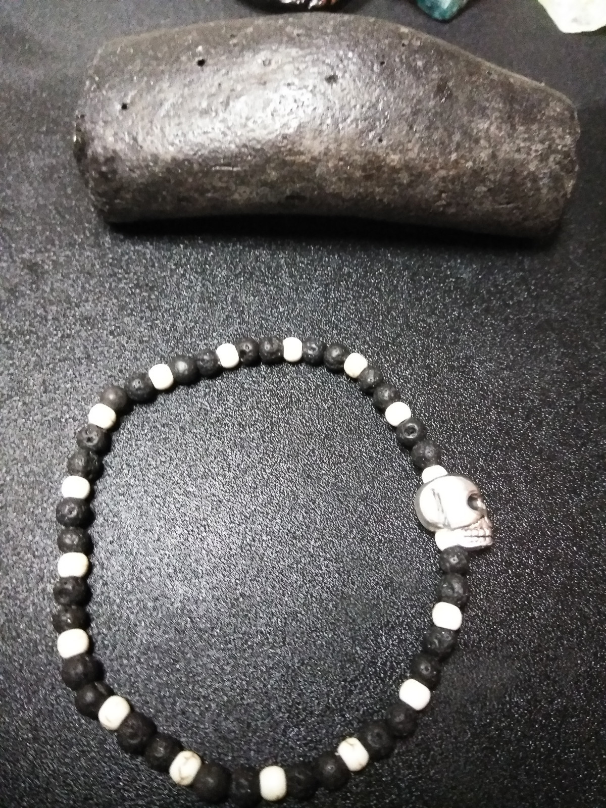 Bracelet Skull with Natural Lava Stone, Howlite Men Women friendship Stretch