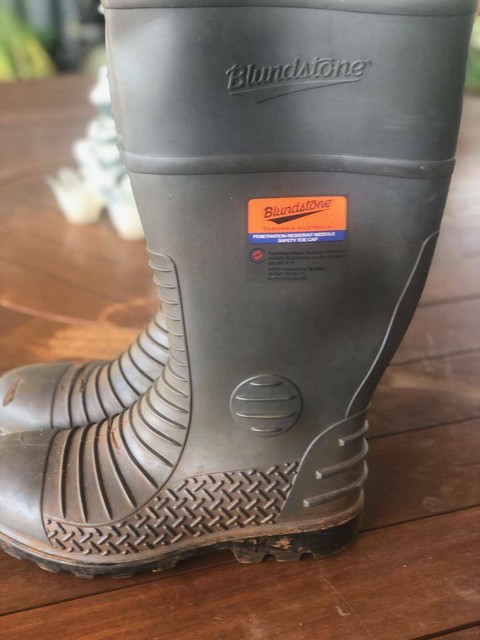blundstone wellington boots