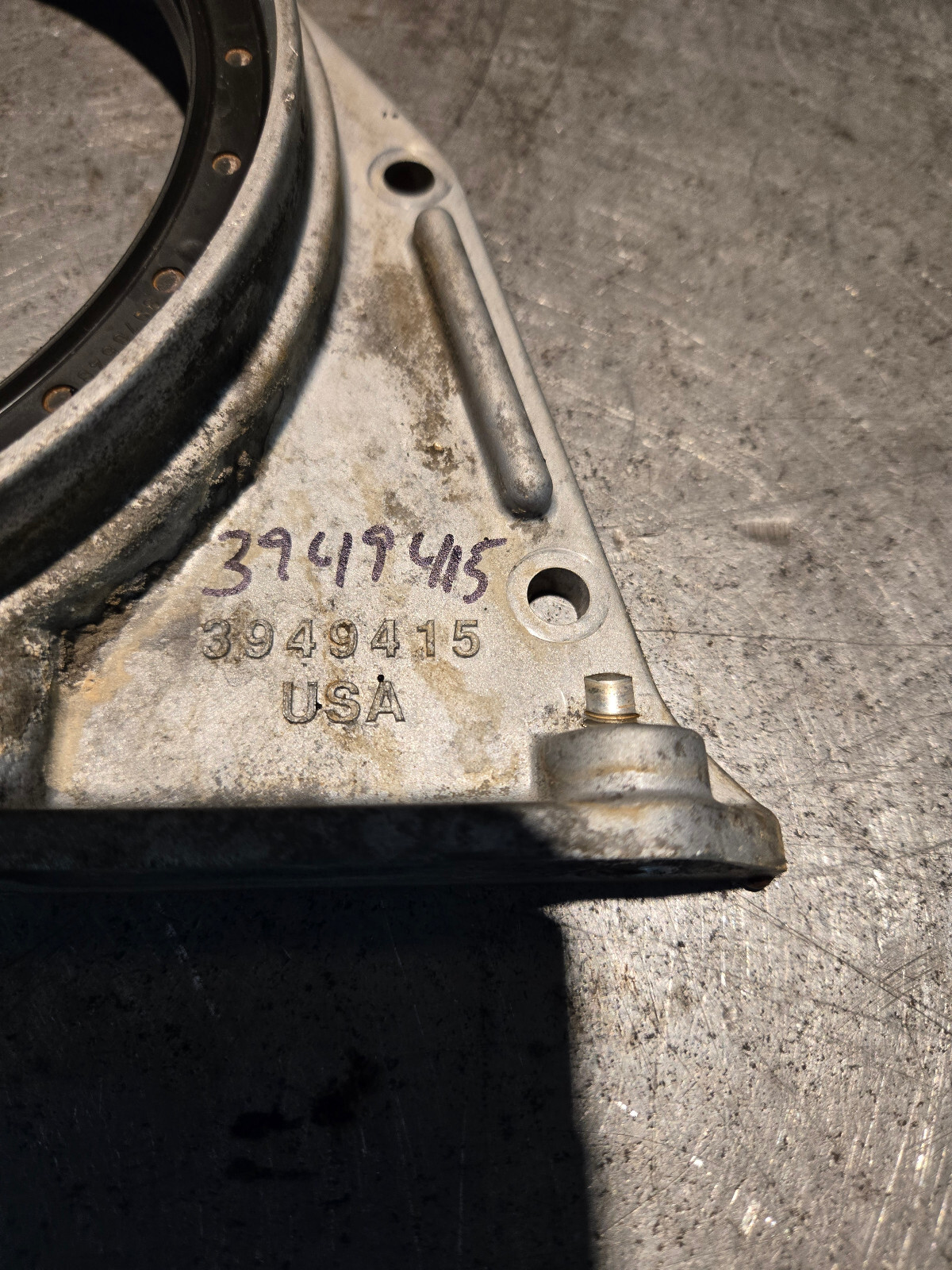 5.9l cummins rear main seal retainer 3949415 - Picture 2 of 3