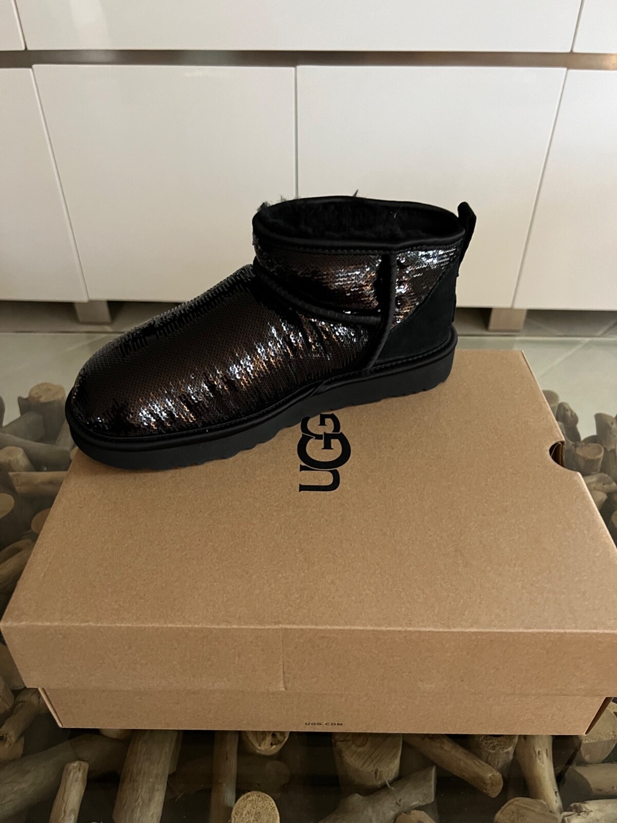 【大特価】UGG Classic Mini Mirror Ball Sequin ブーティ 大特価】UGG Classic Mini Mirror Ball Sequin ブーティ (UGG