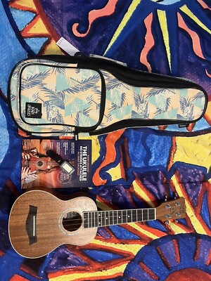Bondi Ukulele comes tuner, strings, book strap, cleaning cloth, and cord stamp