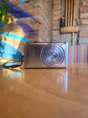 ''  Canon IXUS 220 HS   12.1MP, 5x Zoom, Full HD!''