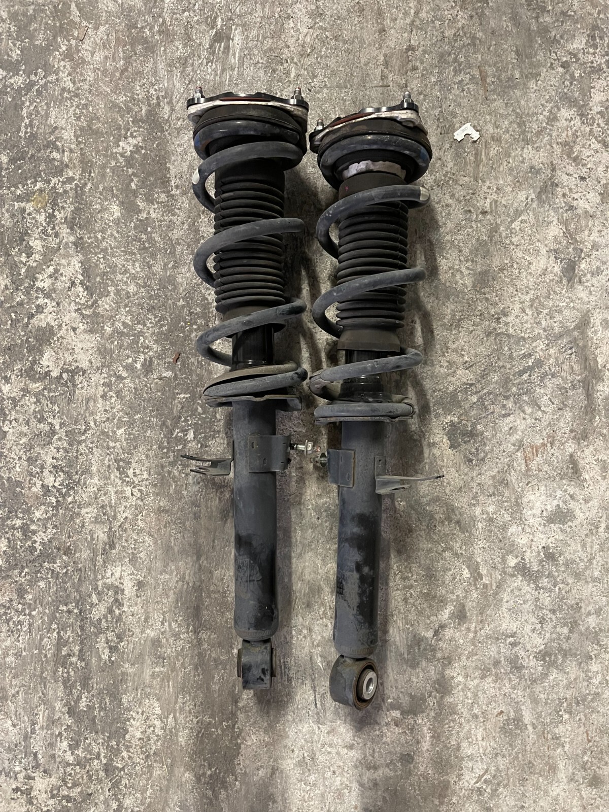 2009-2020 Nissan 370Z Front Strut Shock Spring Assembly Pair 2009-2020 Nissan 370Z Front Strut Shock Spring Assembly Pair