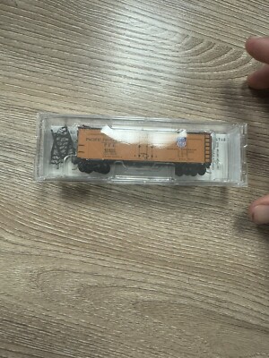 N MICRO-TRAINS MTL 59010 PFE PACIFIC FRUIT EXPRESS 40' STEEL SIDE REEFER # 40400