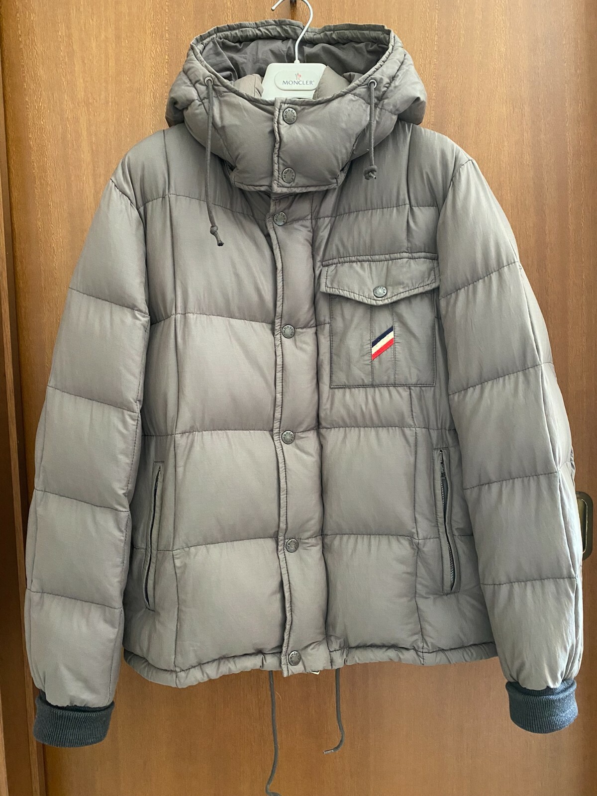 moncler certilogo