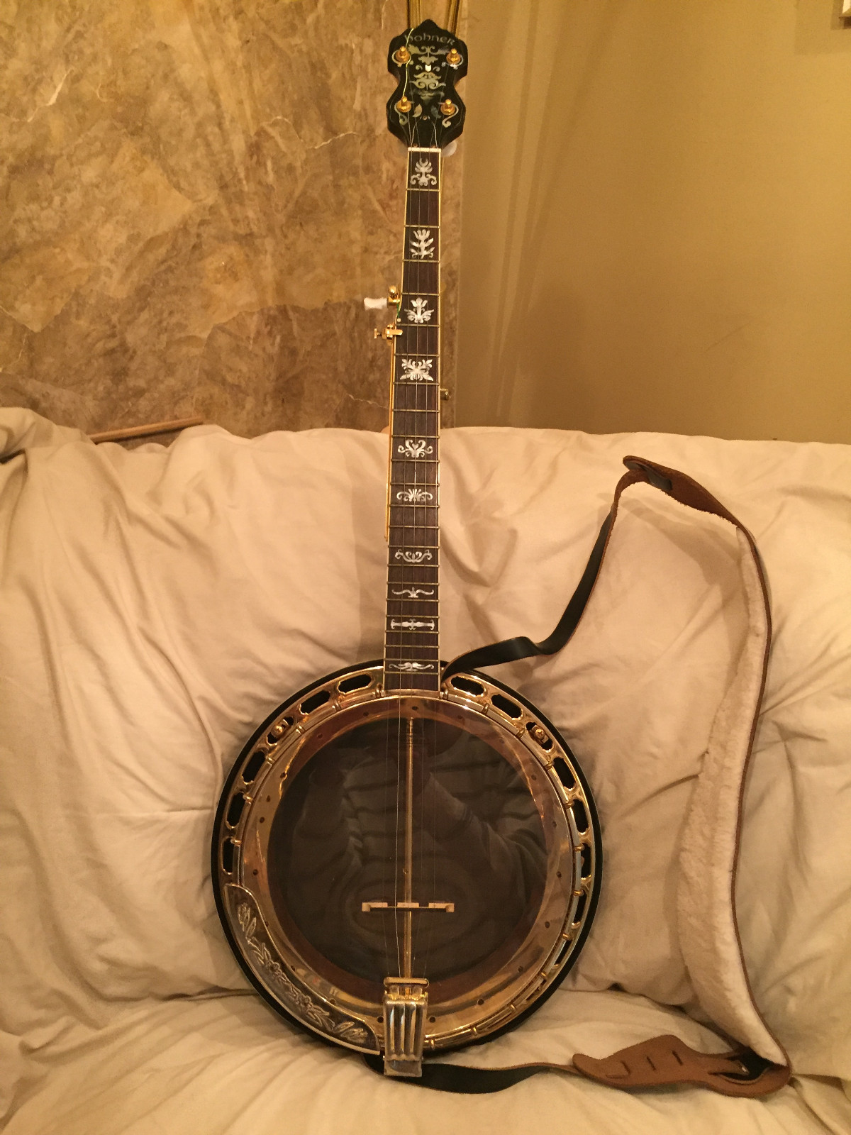 Hohner 5 String Banjo w/Gold Plated 5th String Banjo Capo and Hard Shell Case
