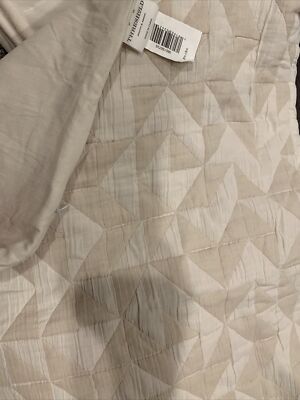 1 Threshold Geometric Matelasse Sham Standard khaki tan