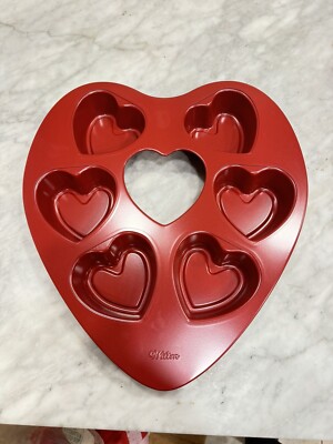 Wilton Hearts 6 Cavity Mini Cakes / Brownies / Treats / Jello Mold - Red  New