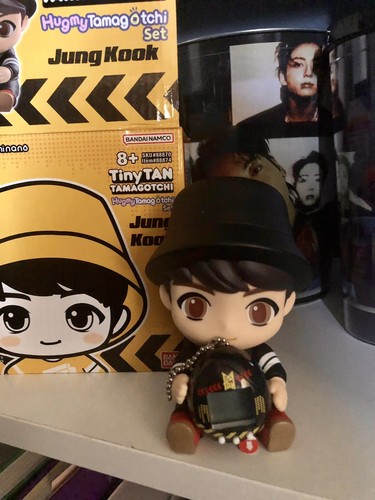 Tamagotchi Nano x BTS TinyTAN Hugmy Tamagotchi Jungkook ver