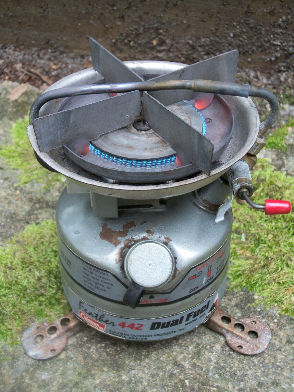 Coleman Dual Fuel Single Burner Stove Feather Model 442 dated 12/1991