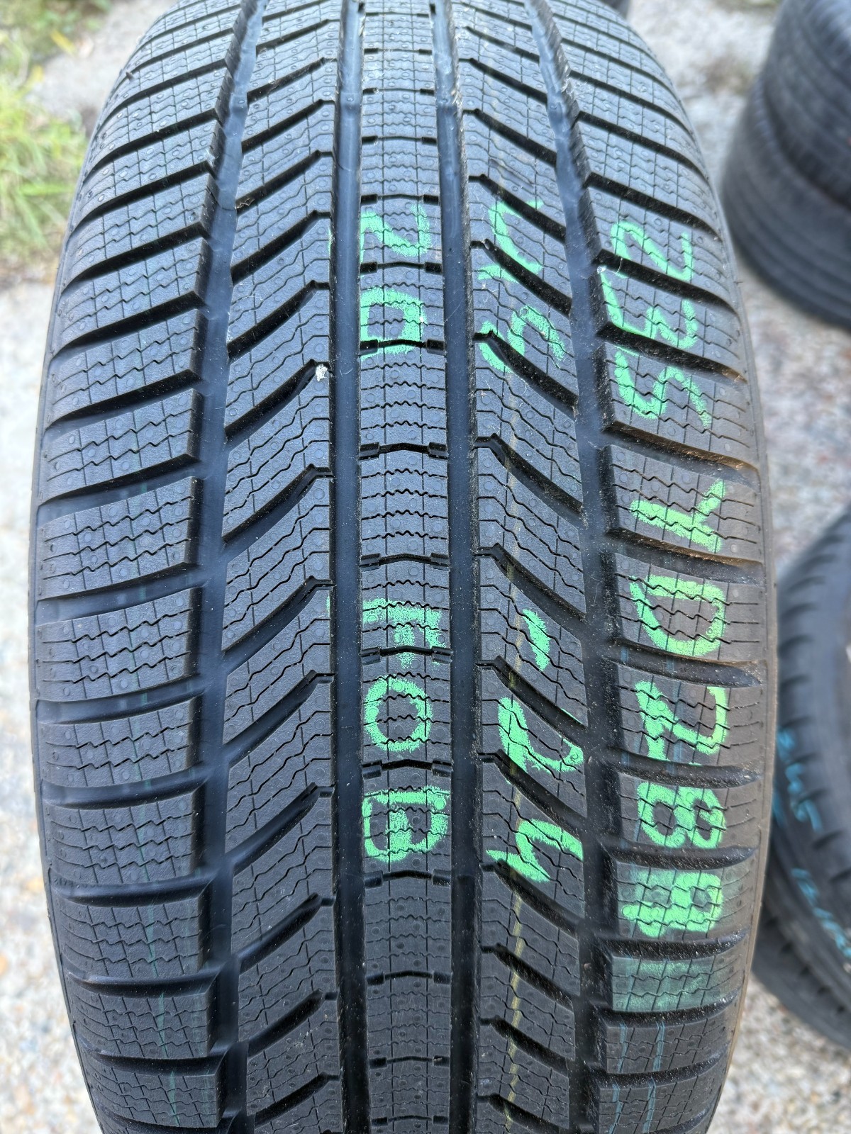 New 235 45 20 Continental, Winter, M+S, XL, 100V, x1 Tyre (F1_tyres) FOB YD289