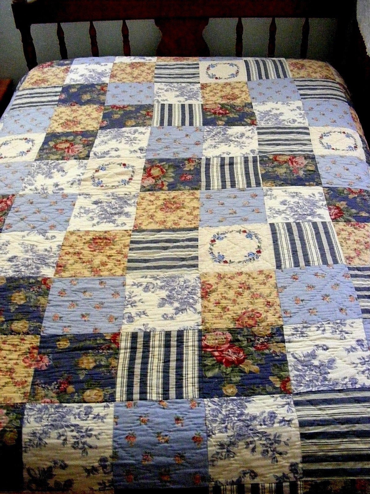 HANDMADE QUILT ROSES PATTERN SQUARES WHITE BACKING 88X66