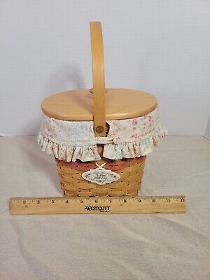Longaberger Basket To Mom With love W/Liner & Lid, dimensions roughly 6x8x 7.5 