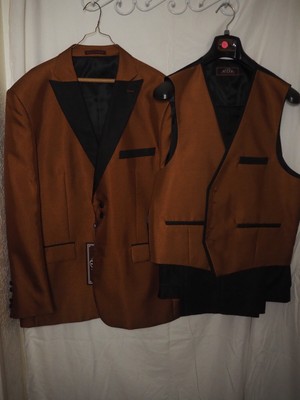 House of St. Benets Rust Classic Fitting Suit Size: 48L/42W Inventory #: M-36