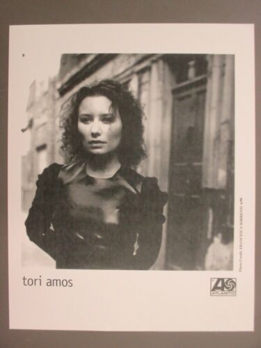 Tori Amos black & white 8 X 10 glossy promo photo June 1999 !