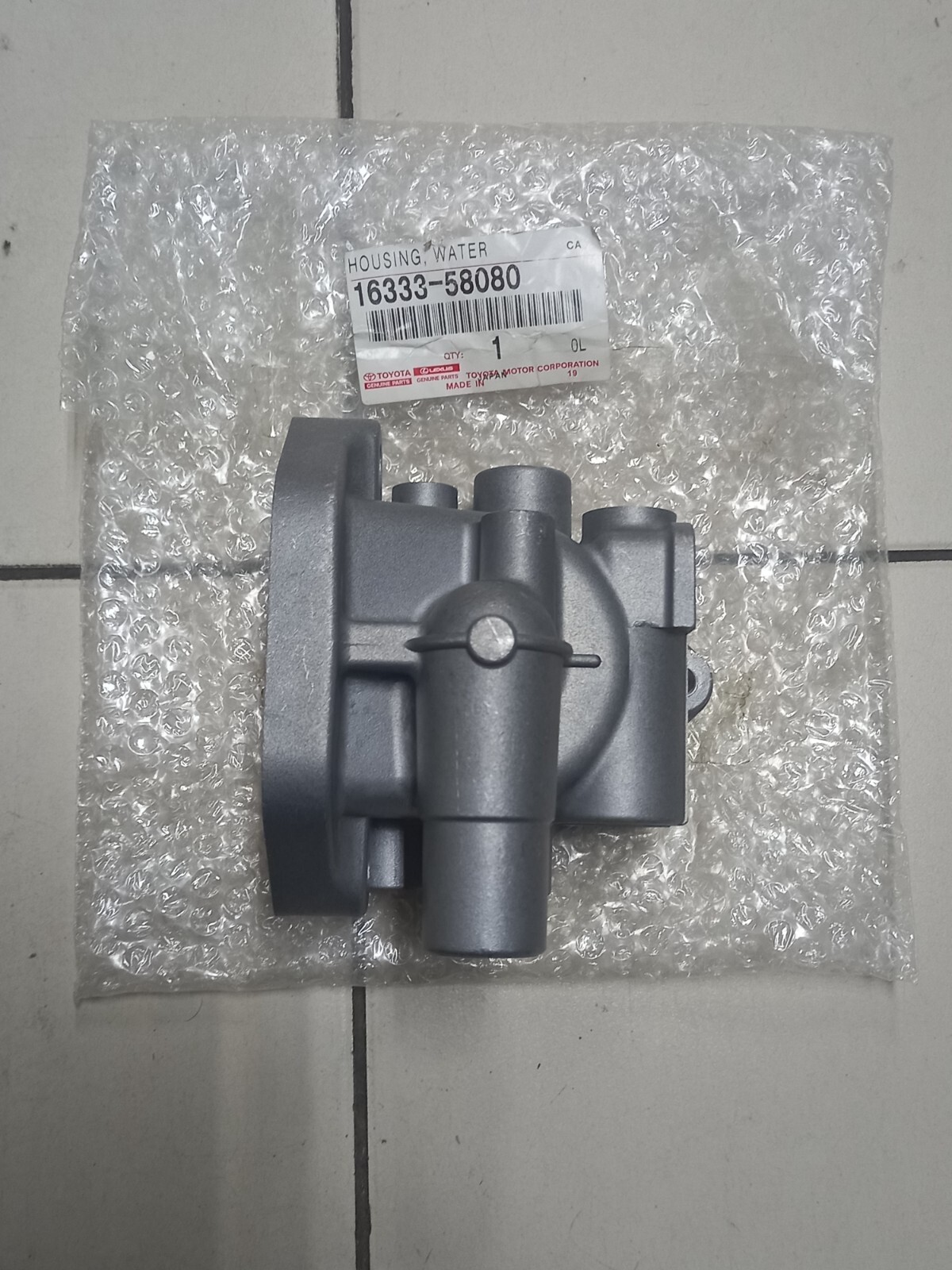 Genuine TOYOTA LandCruiser BJ42 3B BJ62 3B Thermostat Housing Water Outlet Lower