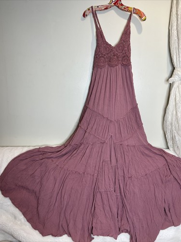 

Многоярусное платье макси FREE PEOPLE Endless Summer Inesa крючком  сушеная смородина, Dried currant