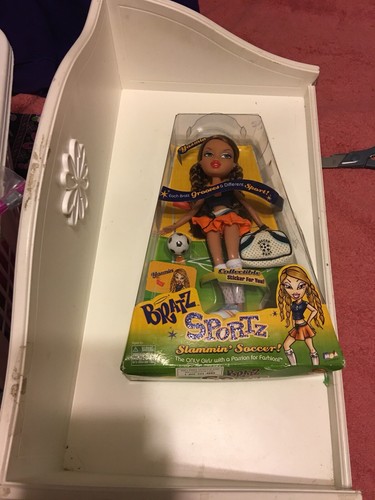 New. Bratz Sportz doll Slammin Soccer Yasmin Doll In Fashionable Soccer Uniform