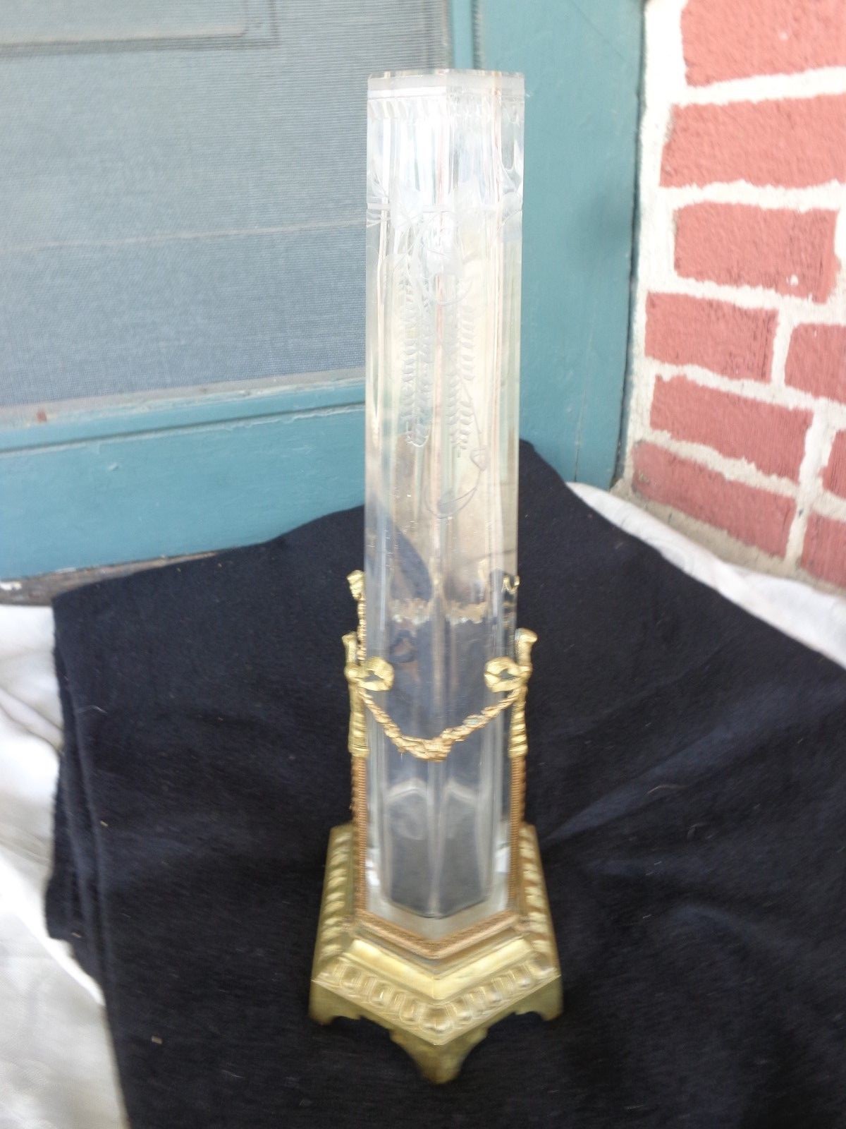 ANTIQUE FRENCH ENGRAVED CRYSTAL GLASS VASE BRONZE DORE ROSE GARLAND MOUNTING