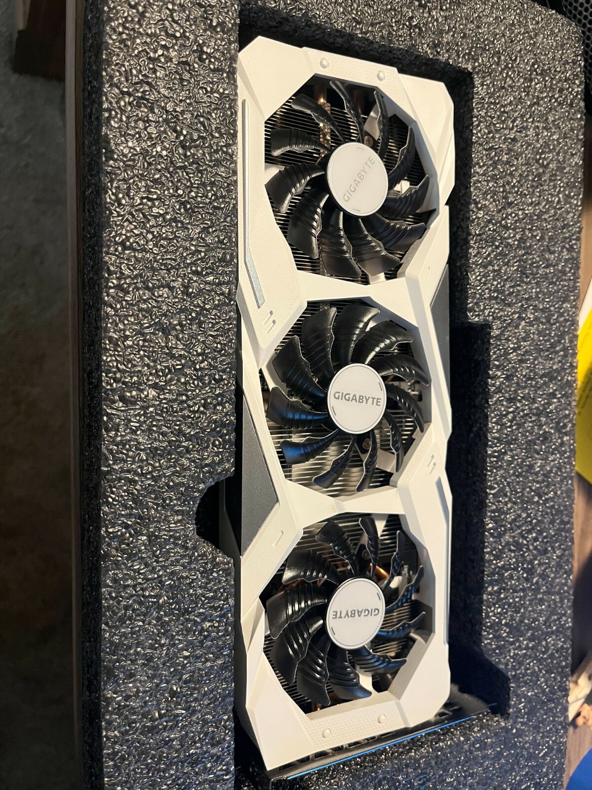 NVIDIA GeForce RTX 2060 SUPER G OC 3X White 8GB GIGABYTE NVIDIA GeForce RTX 2060 SUPER G OC 3X White 8GB GIGABYTE