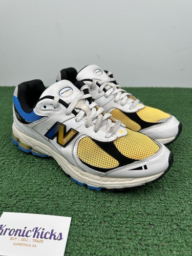 New Balance 2002R Vibrant Apricot Size 10 2002RGW White Blue