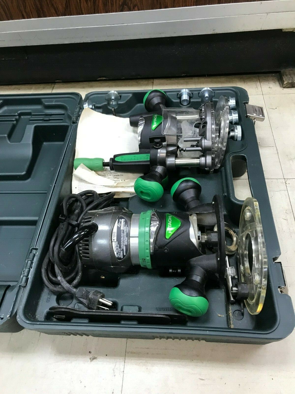 Hitachi KM12VC 11 Amp 2-1/4 HP Plunge & Fixed Base Vari Speed Router KIT