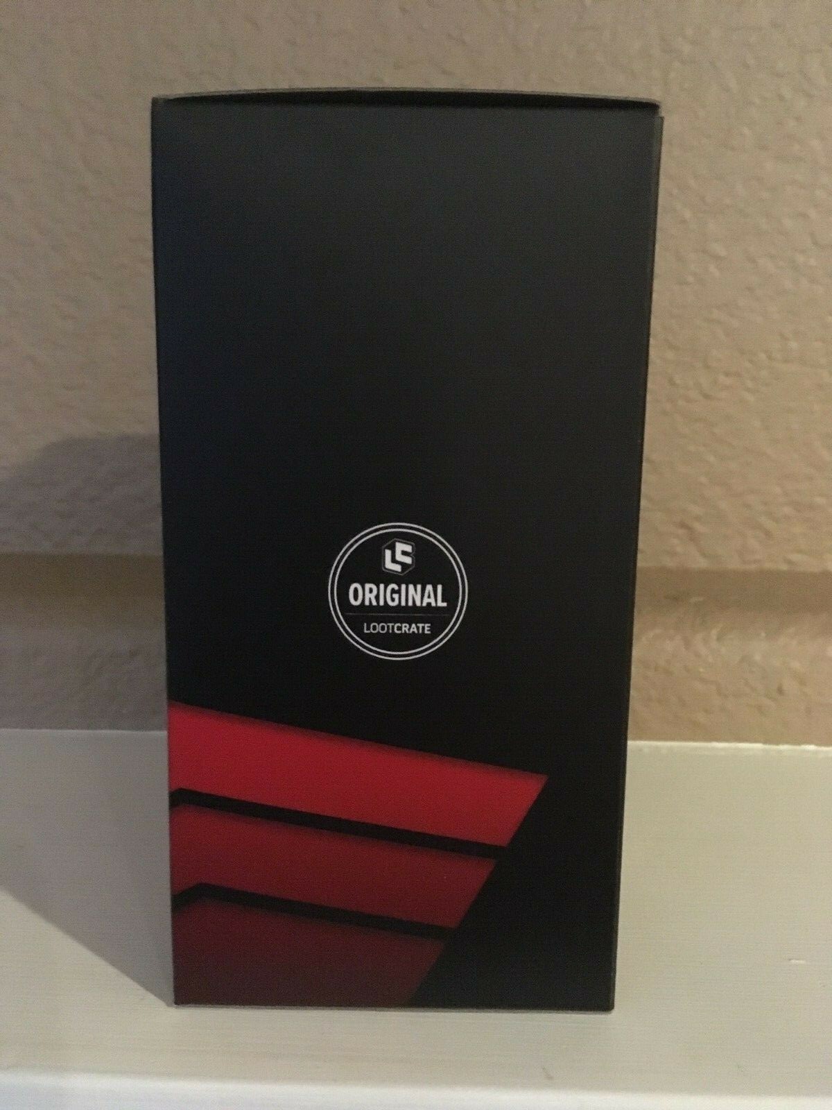 New in Sealed Box Lootcrate Exclusive Captain Marvel 3D Comic Standee 2019 17+