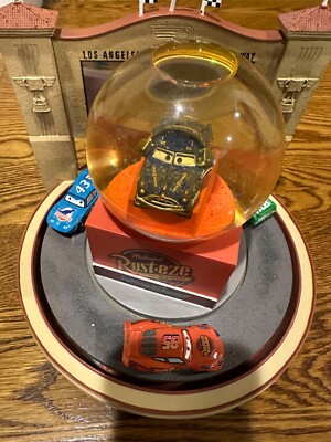 Disney Store THE WORLD OF CARS Snow Globe - Disney Pixar - Rust-eze